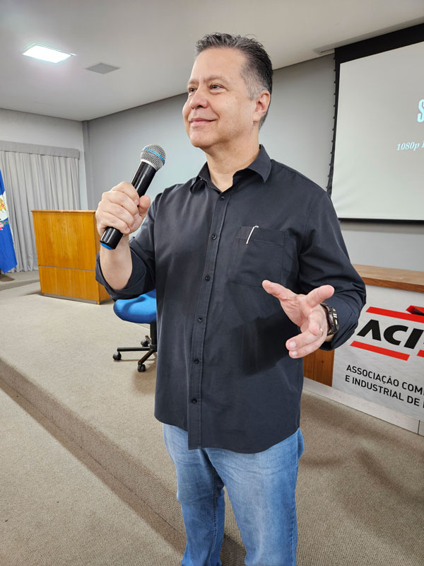 Fernando Italiani em treinamento comercial
