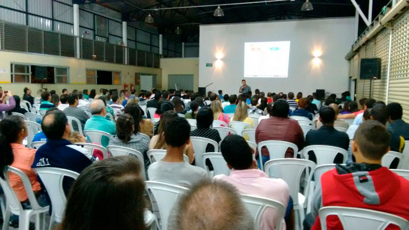 Fernando Italiani em treinamento comercial