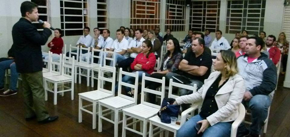 Fernando Italiani em treinamento comercial