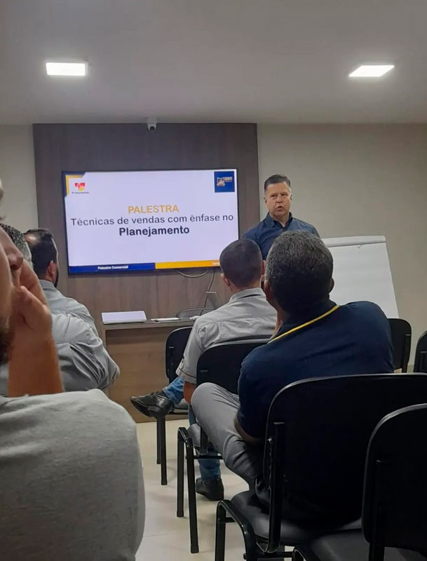 Fernando Italiani em treinamento comercial